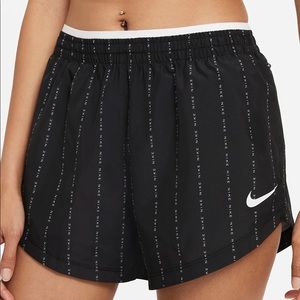 Nike Dri-FIT Tempo Luxe Icon Clash